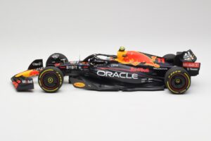 Oracle Red Bull Racing RB18 #11 S. Perez Abu Dhabi GP 2022 Minichamps 1:18 110222211 Metal — billede 3 af 7