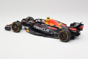 Oracle Red Bull Racing RB18 #11 S. Perez Abu Dhabi GP 2022 Minichamps 1:18 110222211 Metal — billede 5 af 7