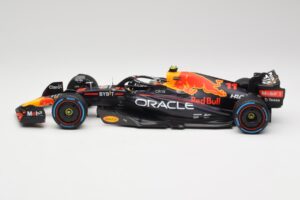 Oracle Red Bull Racing RB18 #11 S. Perez Monaco GP Winner Rain Tyre Version 2022 Minichamps 1:18 110222711 Metal — billede 3 af 7