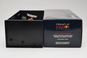 Oracle Red Bull Racing RB19 #33 M. Verstappen Las Vegas GP Winner 2023 Minichamps 1:18 110232201 Resin — billede 6 af 7