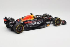 Oracle Red Bull Racing RB19 #1 M. Verstappen Winner Abu Dhabi GP 2023 Minichamps 1:18 110232301 Metal — billede 2 af 7