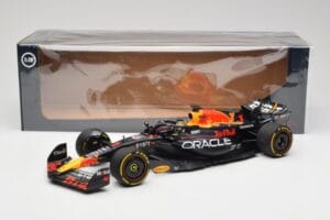 Oracle Red Bull Racing RB19 #1 M. Verstappen Winner Abu Dhabi GP 2023 Minichamps 1:18 110232301 Metal — billede 7 af 7