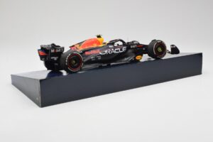 Red Bull Racing RB19 #11 S. Perez Winner Saudi Arabian GP 2023 Minichamps 1:18 113230111 Metal — billede 3 af 6