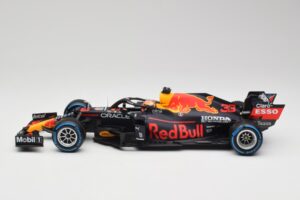 Red Bull Racing Honda RB16B #33 M. Verstappen Belgian GP Winner 2021 Minichamps 1:18 110211333 Resin — billede 3 af 7