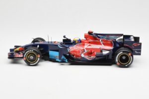 Red Bull Racing RB6 #6 M. Webber F1 Showcar 2010 Minichamps 1:18 150100076 Metal — billede 3 af 6