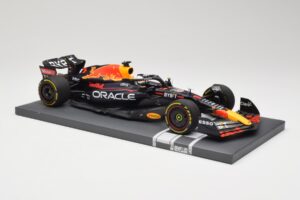 Oracle Red Bull Racing RB18 #33 M. Verstappen Belgian GP 2022 Minichamps 1:18 113221401 Resin — billede 4 af 7