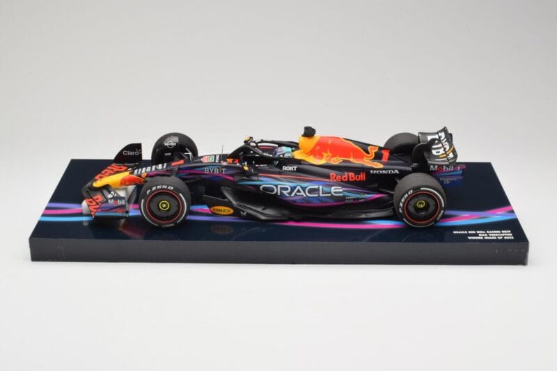 Oracle Red Bull Racing RB19 #33 M. Verstappen Miami GP 2023 Case Edition Minichamps 1:18 113233501 Resin
