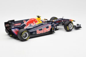 Red Bull Racing RB7 #2 M. Webber Showcar F1 2011 Minichamps 1:18 110110072 Metal — billede 2 af 6