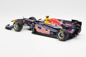 Red Bull Racing RB7 #2 M. Webber Showcar F1 2011 Minichamps 1:18 110110072 Metal — billede 5 af 6