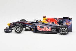 Red Bull Racing Renault RB5 #5 S. Vettel Showcar 2010 Minichamps 1:18 153100175 Metal — billede 3 af 6