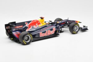 Red Bull Racing Renault RB6 #5 S. Vettel F1 World Champion 2010 Minichamps 1:18 110100005 Metal — billede 2 af 6