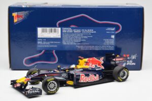 Red Bull Racing Renault RB6 #5 S. Vettel F1 World Champion Showcar 2010 Minichamps 1:18 150100075 Metal — billede 6 af 6