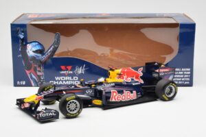Red Bull Racing Renault RB7 #1 S. Vettel F1 World Champion Showcar 2011 Minichamps 1:18 113110271 Metal — billede 6 af 6
