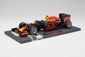 Red Bull RB12 #33 M. Verstappen Spain GP Winner 2016 Minichamps 1:18 117160333 Metal — billede 2 af 7