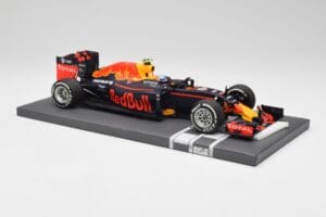 Red Bull RB12 #33 M. Verstappen Spain GP Winner 2016 Minichamps 1:18 117160333 Metal — billede 4 af 7