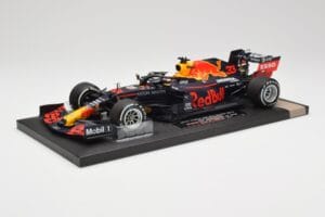 Red Bull RB16 #33 M. Verstappen Red Bull Racing 70th Anniversary GP Winner 2020 Minichamps 1:18 113200533-M1 Resin — billede 2 af 7