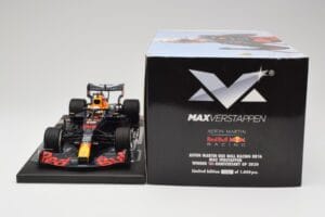 Red Bull RB16 #33 M. Verstappen Red Bull Racing 70th Anniversary GP Winner 2020 Minichamps 1:18 113200533-M1 Resin — billede 6 af 7