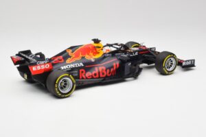 Red Bull RB16B #33 M. Verstappen Emilia Romagna GP Winner Mid Race Tyres 2021 Minichamps 1:18 110210133 Metal — billede 2 af 7
