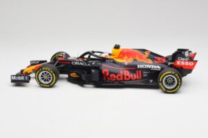 Red Bull RB16B #33 M. Verstappen Emilia Romagna GP Winner Mid Race Tyres 2021 Minichamps 1:18 110210133 Metal — billede 3 af 7