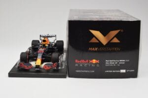 Red Bull RB16B #33 M. Verstappen Abu Dhabi GP 2021 Winner Missing Figurine & Pitboard Minichamps 1:18 113212333 Resin — billede 6 af 7