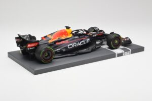 Red Bull RB18 #1 M. Verstappen Japan GP Winner No Figure 2022 Minichamps 1:18 113221801B Metal — billede 3 af 7