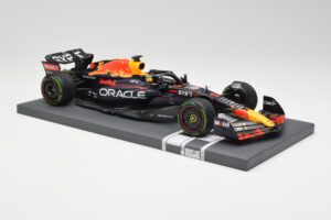 Red Bull RB18 #1 M. Verstappen Japan GP Winner No Figure 2022 Minichamps 1:18 113221801B Metal — billede 4 af 7