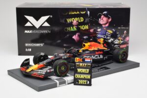Red Bull RB18 #1 M. Verstappen Japan GP Winner No Figure & Pitboard 2022 Minichamps 1:18 113221801FB Metal — billede 6 af 7