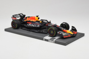 Red Bull Racing RB18 #1 M. Verstappen Japan GP Winner 2022 Minichamps 1:18 113221801FB-R1 Metal — billede 4 af 8