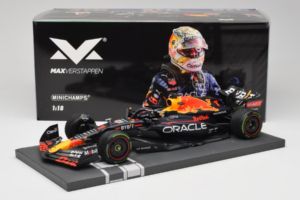 Red Bull Racing RB18 #1 M. Verstappen Japan GP Winner 2022 Minichamps 1:18 113221801FB-R1 Metal — billede 8 af 8