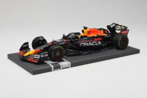 Red Bull Racing RB18 #1 M. Verstappen Japan GP Winner 2022 Minichamps 1:18 113221801FB-R1 Metal — billede 2 af 8