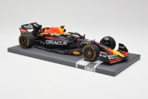 Red Bull RB18 Oracle #1 M. Verstappen Abu Dhabi GP 2022 Winner Minichamps 1:18 113222201 Resin — billede 4 af 7