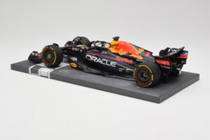 Red Bull RB18 Oracle #1 M. Verstappen Abu Dhabi GP 2022 Winner Minichamps 1:18 113222201 Resin — billede 5 af 7