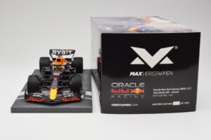 Red Bull RB18 Oracle #1 M. Verstappen Abu Dhabi GP 2022 Winner Minichamps 1:18 113222201 Resin — billede 6 af 7