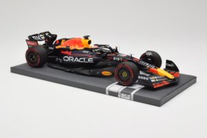 Red Bull RB18 Oracle #1 M. Verstappen Dutch GP 2022 Winner Minichamps 1:18 113221501 Resin — billede 4 af 7