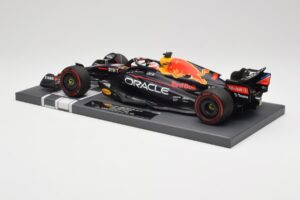 Red Bull RB18 Oracle #1 M. Verstappen Dutch GP 2022 Winner Minichamps 1:18 113221501 Resin — billede 5 af 7