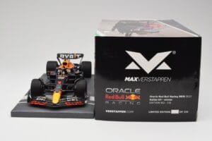 Red Bull RB18 Oracle #1 M. Verstappen Italian GP 2022 Winner Minichamps 1:18 113221601 Resin — billede 6 af 7