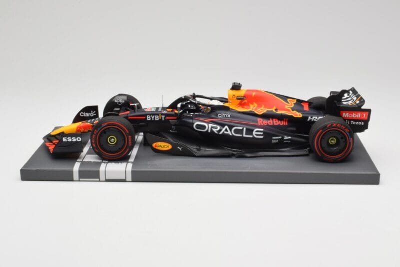 Red Bull RB18 Oracle #1 M. Verstappen Italian GP 2022 Winner Minichamps 1:18 113221601 Resin