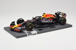 Red Bull RB18 Oracle #1 M. Verstappen Japanese GP 2022 World Champion Minichamps 1:18 113221801 Resin — billede 2 af 7