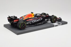 Red Bull RB18 Oracle #1 M. Verstappen Japanese GP 2022 World Champion Minichamps 1:18 113221801 Resin — billede 3 af 7