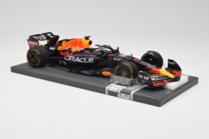 Red Bull RB18 #1 M. Verstappen Emilia Romagna GP 2022 Winner Minichamps 1:18 113220401 Resin — billede 4 af 7