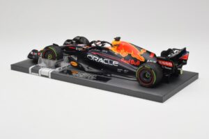 Red Bull RB18 #1 M. Verstappen Emilia Romagna GP 2022 Winner Minichamps 1:18 113220401 Resin — billede 5 af 7