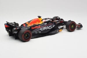 Red Bull RB19 #1 M. Verstappen Qatar Sprint Race 2nd WC 2023 Minichamps 1:18 110231801 Metal — billede 2 af 6