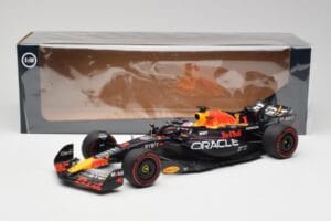 Red Bull RB19 #1 M. Verstappen Qatar Sprint Race 2nd WC 2023 Minichamps 1:18 110231801 Metal — billede 6 af 6