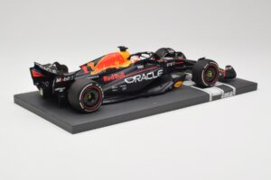 Red Bull RB19 Oracle #1 M. Verstappen Bahrain GP 2023 Winner Minichamps 1:18 113230201 Resin — billede 3 af 7