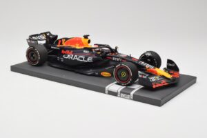 Red Bull RB19 Oracle #1 M. Verstappen Bahrain GP 2023 Winner Minichamps 1:18 113230201 Resin — billede 4 af 7