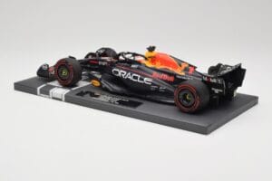 Red Bull RB19 Oracle #1 M. Verstappen British GP 2023 Winner Minichamps 1:18 113231101 Resin — billede 5 af 7
