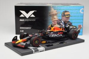 Red Bull RB19 Oracle #1 M. Verstappen British GP 2023 Winner Minichamps 1:18 113231101 Resin — billede 7 af 7