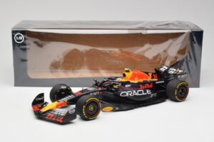 Red Bull RB19 #11 S. Perez Italian GP 2nd 2023 Minichamps 1:18 110231511 Metal — billede 2 af 6