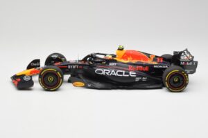 Red Bull RB19 #11 S. Perez Italian GP 2nd 2023 Minichamps 1:18 110231511 Metal — billede 3 af 6