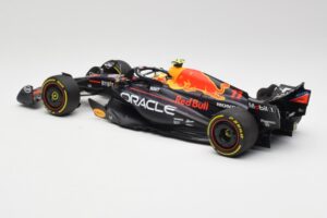 Red Bull RB19 #11 S. Perez Italian GP 2nd 2023 Minichamps 1:18 110231511 Metal — billede 4 af 6